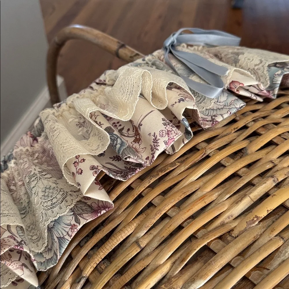 LONGABERGER VINTAGE BASKET WITH BLOSSOMS LINER